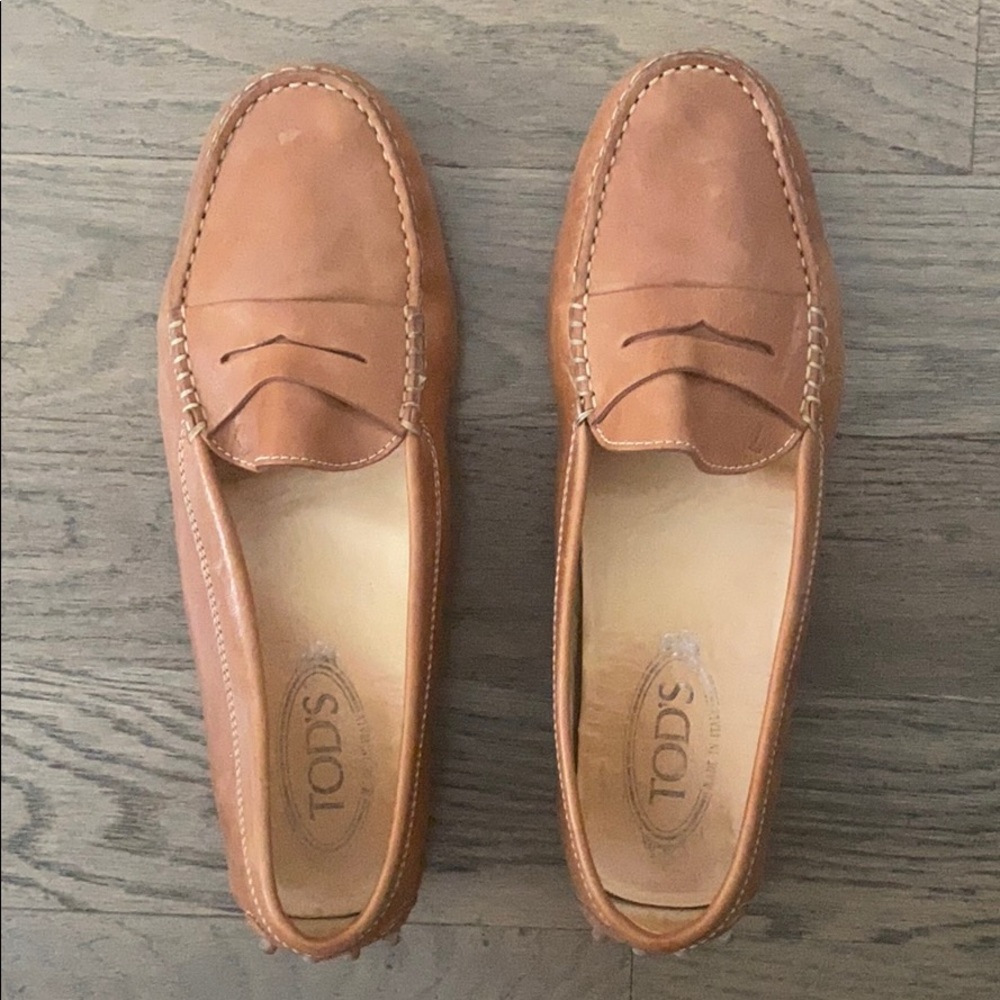 TOD’s Gommini Leather Loafers in Tan